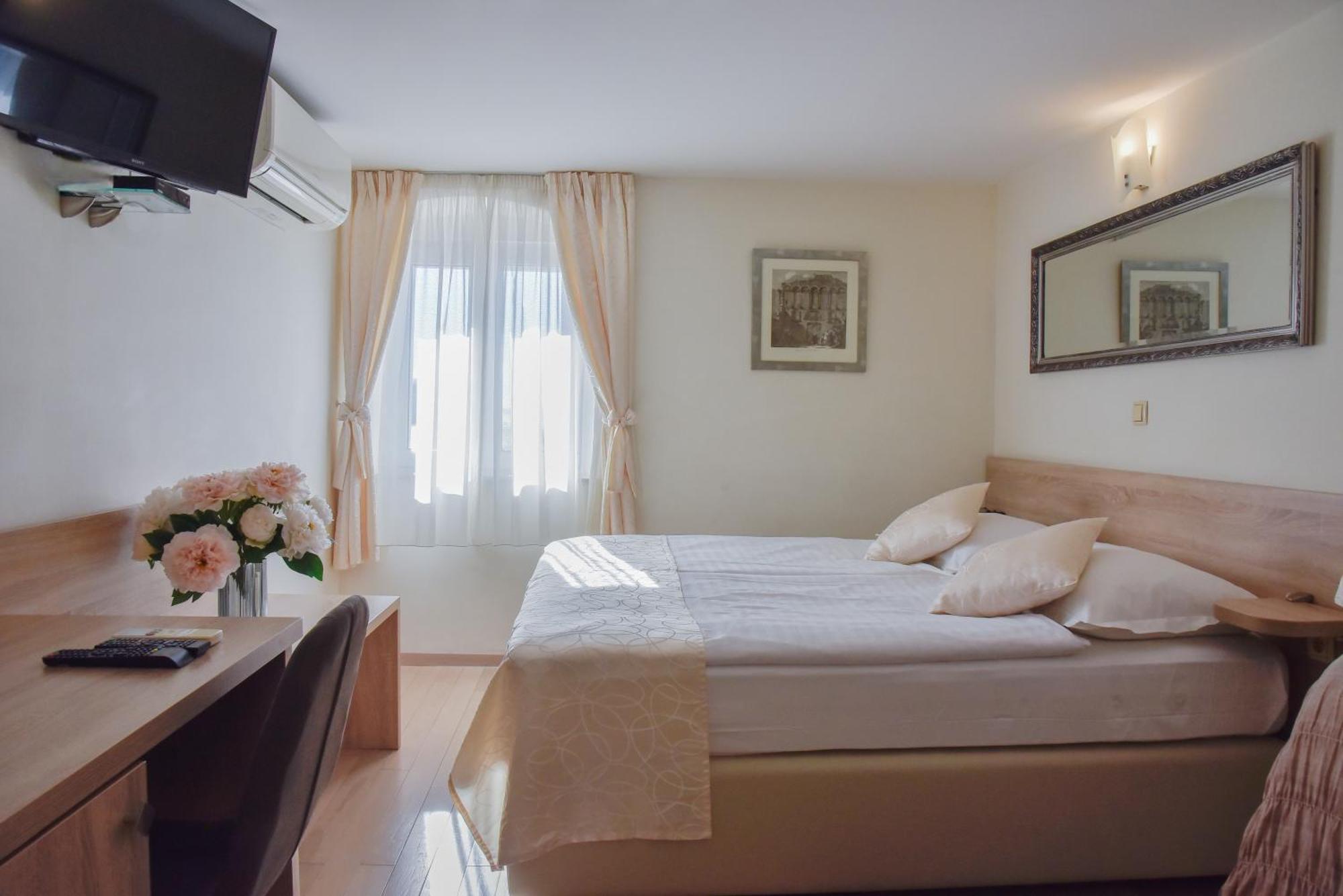 Hotel Kastel 1700 Split Bagian luar foto